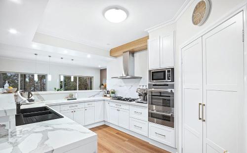 Breathtaking 5BR Highview Hermitage