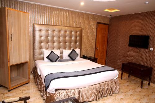 Deluxe Double Room image 9