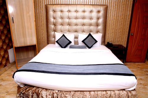 Deluxe Double Room image 10