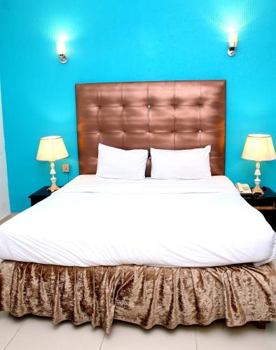 Superior King Room image 3