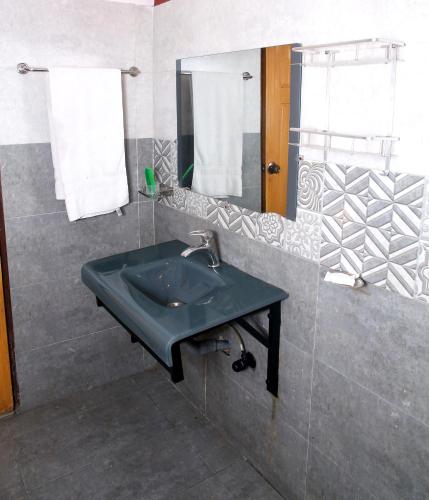 Deluxe Double Room image 8