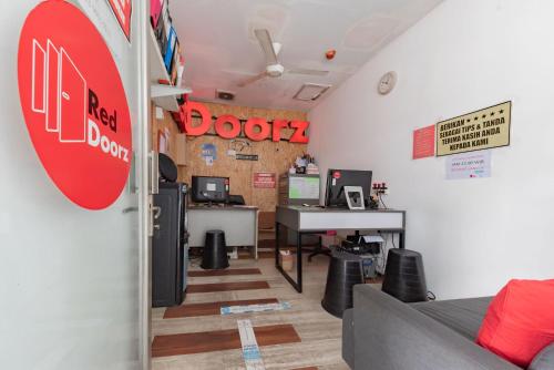 紅多茲酒店公寓-賈丁茨罕佩拉斯 RedDoorz Apartment @ Jarrdin Cihampelas