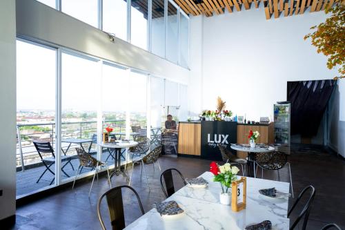 Restaurant, One Living At Menara One near Rumah Sakit Khusus Bedah Karima Utama