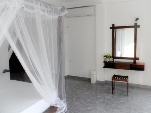 Pearl Island Beach Hotel – Hikkaduwa, CO