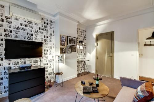 One-Bedroom Apartment image 10