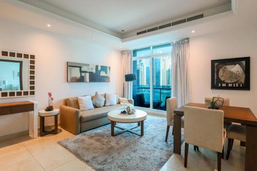 B&B Dubái - HiGuests - Spacious 1BR in Dubai Marina With Amazing Views - Bed and Breakfast Dubái