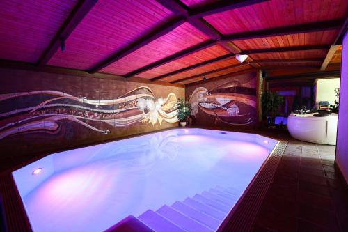 Ferienhaus mit Schwimmbad, Whirlpool & Sauna am Nürburgring in Leimbach, Deutschland