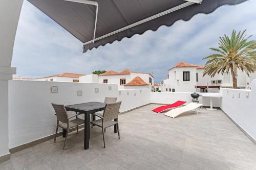 Beautiful apartments with large terrace close to the beach 2