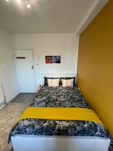 5 minutes to Wembley Rooms Room Type - Budget Double Room