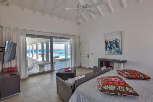 5 BR Luxurious Beachfront Villa with utmost privacy