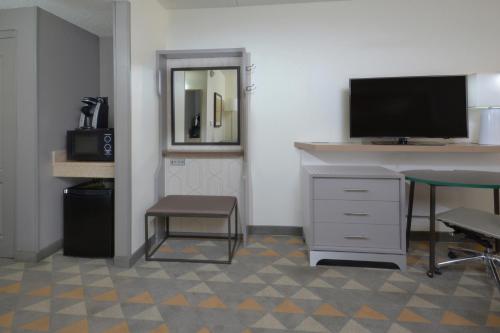King Room - Hearing Accessible