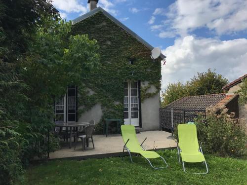 Gîte indépendant avec terrasse et garage à La Chabanne - FR-1-489-187 - Cherier