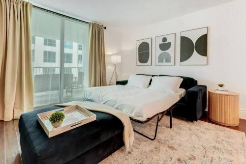 Elegant 1BR APT w balcony and stunning bay view in Miami, USA