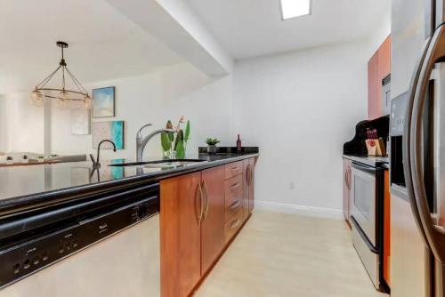 Luxe 1BR APT with balcony bay view pool gym parking in Miami, USA