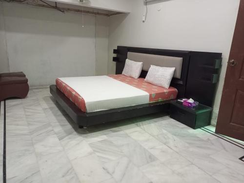 Karachi Guest House & Couple Hotel – Karachi, TX