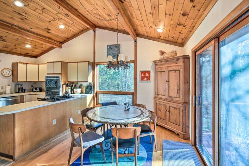Berkshires Cabin 2 Mi to Appalachian Trail! in Otis, USA