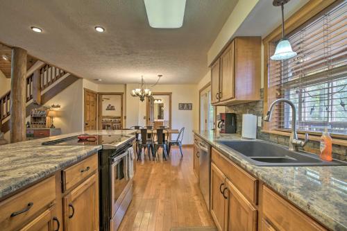 Cozy Rustic River Lodge Family Retreat Near SDC! - image 14