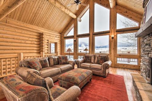 Rustic Livingston Home with Deck and Mtn Views!