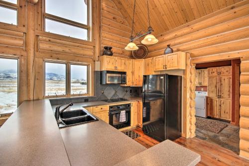 Rustic Livingston Home with Deck and Mtn Views!