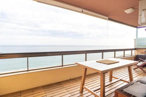 Paseo Estepona - Apartment in 1st line of beach with parking