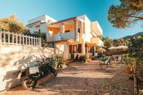 Villa Bella Salmagi - Surya Sardinia Holidays & Yoga
