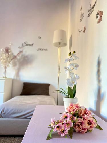 DREAMS IN ROME - COLOSSEUM APARTMENT - Tap to explore photos