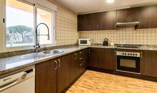 Can Bugantó - amplia casa con piscina y jardín (Can Buganto - amplia casa con piscina y jardin) in Cassa de la Selva