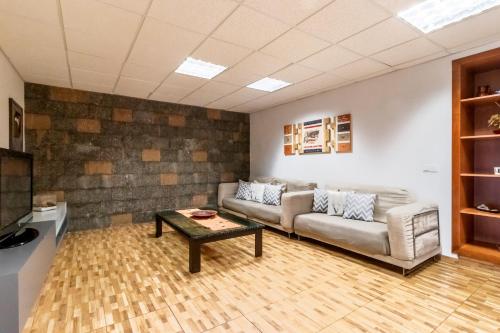 Can Bugantó - amplia casa con piscina y jardín (Can Buganto - amplia casa con piscina y jardin) in Cassa de la Selva