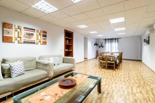 Can Bugantó - amplia casa con piscina y jardín (Can Buganto - amplia casa con piscina y jardin) in Cassa de la Selva