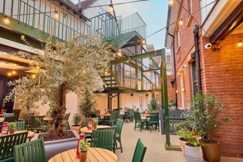 Létesítmények, Salisbury Arms Hotel in Hertford