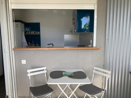 Bleu Cannelle et Petimo in Le Diamant