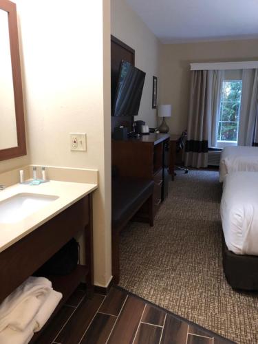 Comfort Inn Grove City - image 6