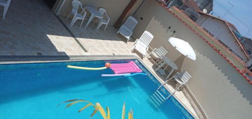 Casa Linda e Espaçosa com 2 Piscinas - Adulto e Infantil, Opção da Piscina Adulto Aquecida Cobrado à Parte, Quartos Frente as Piscinas, Área Gourmet Completa com Churrasqueira, Forno e Fogão a Lenha e Lareira na Sala, Mesa de Bilhar - Próximo da Praia