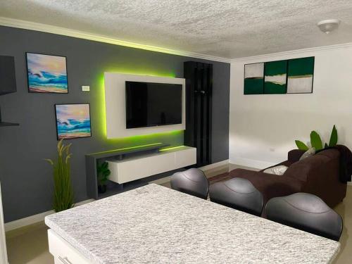 JoJo’s Stay- Cozy 1BR w/Pool and Breathtaking View