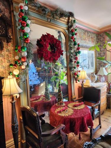 House of 1833 Bed and Breakfast in Mystic City Center