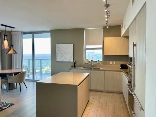 Hyde Beach House Lux Apartment in Hollywood, USA