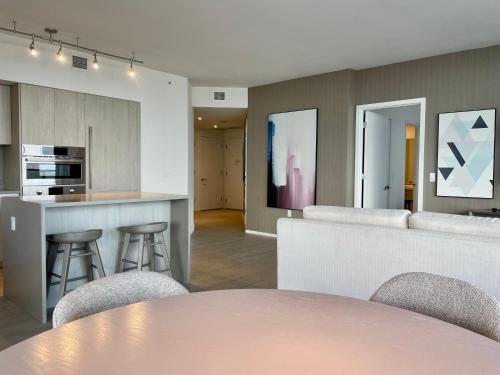 Hyde Beach House Lux Apartment in Hollywood, USA