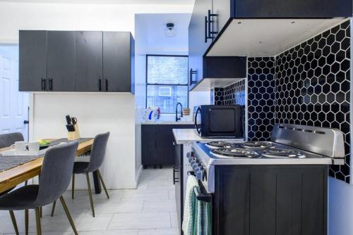 454-3W PRIME location 2BR Newly Furnished sleeps 5 in New York, USA