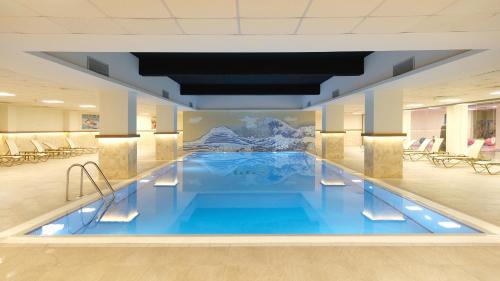 Swimming pool, 5 Star Hotel Concept Apartments with Spa and Sport Center in Esenyurt