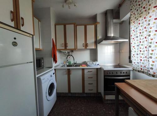 廚房, Piso ideal con WIFI Parking y Desayuno in 埃斯頻那爾多