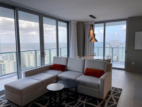 Hyde Beach House Lux Apartment in Hollywood, USA
