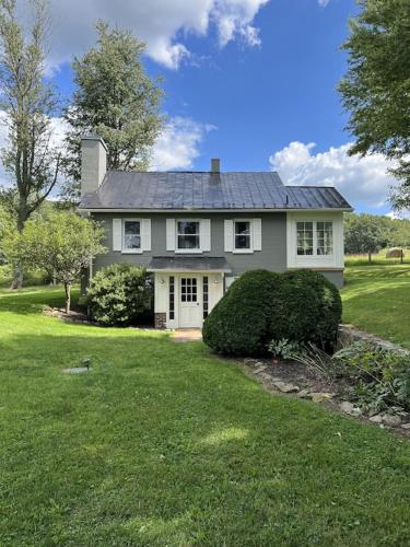 Owl's Nest Cottage on 178 acres in Virginia's wine country. - Purcellville