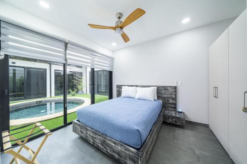 Casa Guitarra - Playa Potrero, modern house, pool in guitar shape, one floor in Potrero