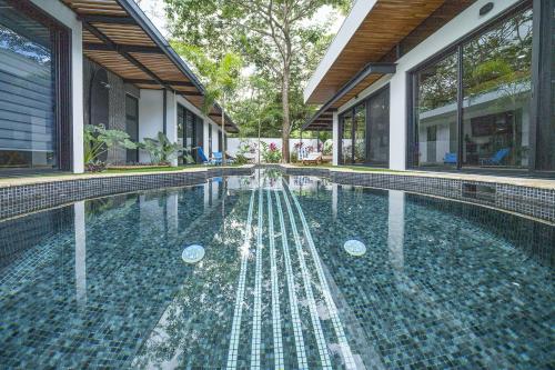 Swimmingpool, Casa Guitarra - Playa Potrero, modern house, pool in guitar shape, one floor in Potrero