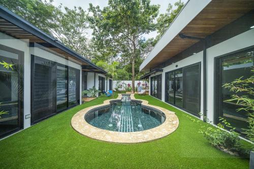 Swimmingpool, Casa Guitarra - Playa Potrero, modern house, pool in guitar shape, one floor in Potrero