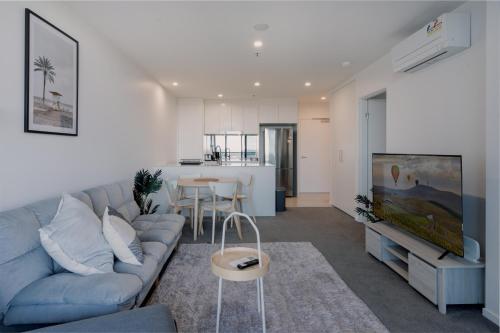Beautiful 2 Bed Unit with Pool & Gym access - Apartment - Belconnen