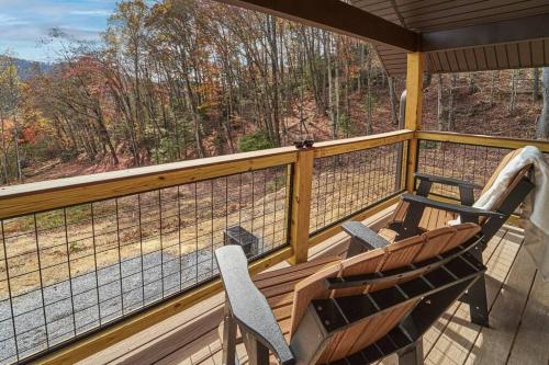 Elegant Getaway - 4BR Cabin & Indoor Pool! in Sevierville, USA