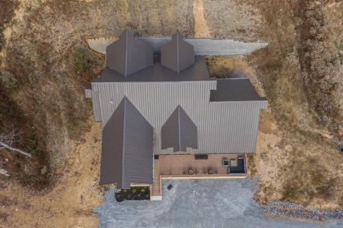 Elegant Getaway - 4BR Cabin & Indoor Pool! in Sevierville, USA