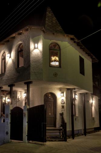 Chateaux Constantin Agistro