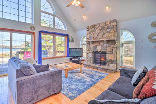 Lakefront Home with Deck, 7 Mi to Boulder Mountain! in Albrightsville, USA